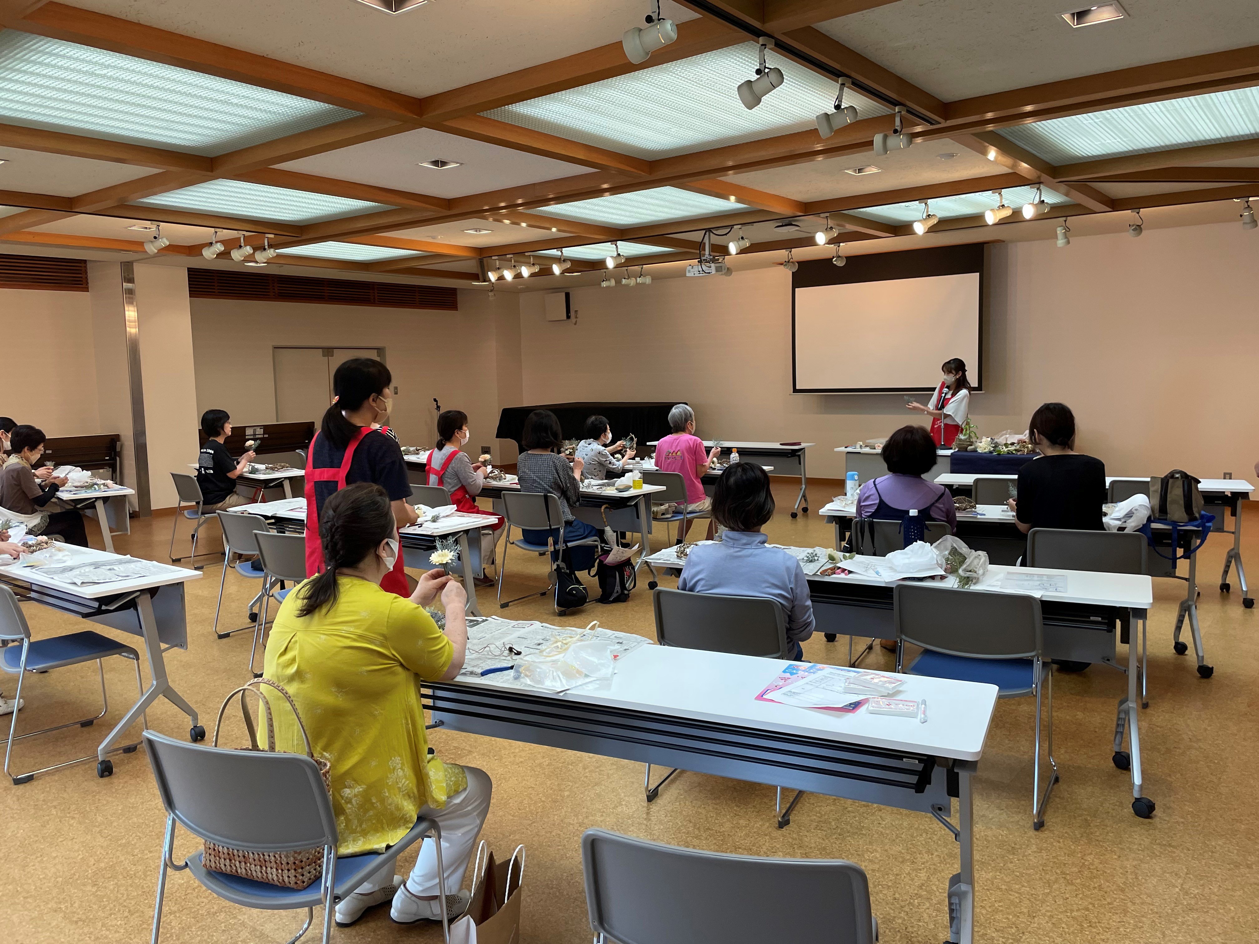 和歌山東エリア委員会　消費者トラブル講習会とかんたん壁飾り作り